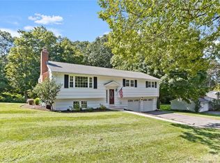 24 Crocus Ln, Trumbull, CT 06611