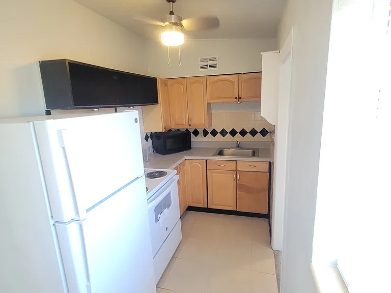 2361 Dallas St — Photo 4