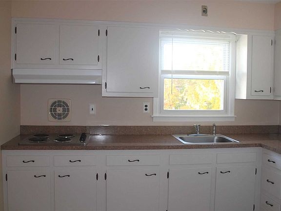 3rd image of 229 Lincoln Ave APT 2