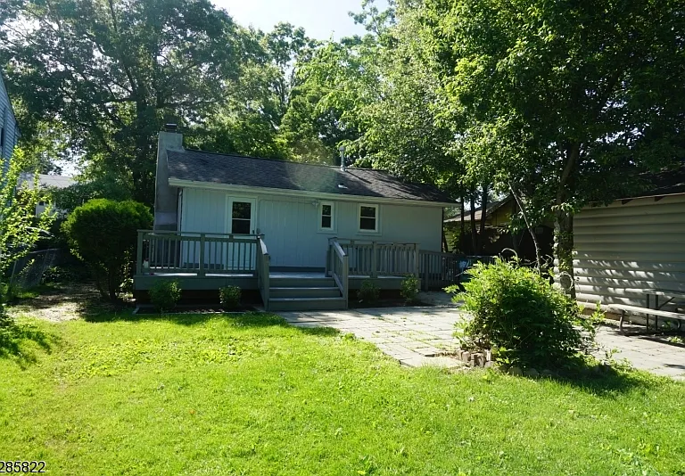 46 Roosevelt Ave — Photo 16