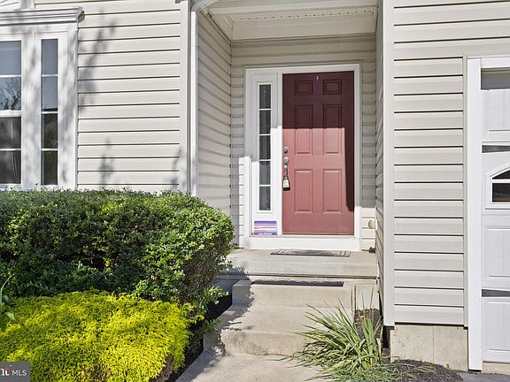 4th image of 21 Applegate Dr