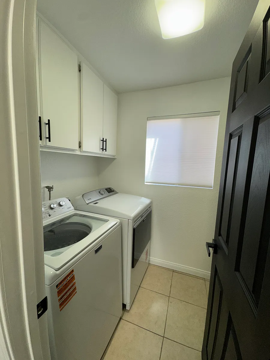 Building Photo - 1509 Stanley Ave #206