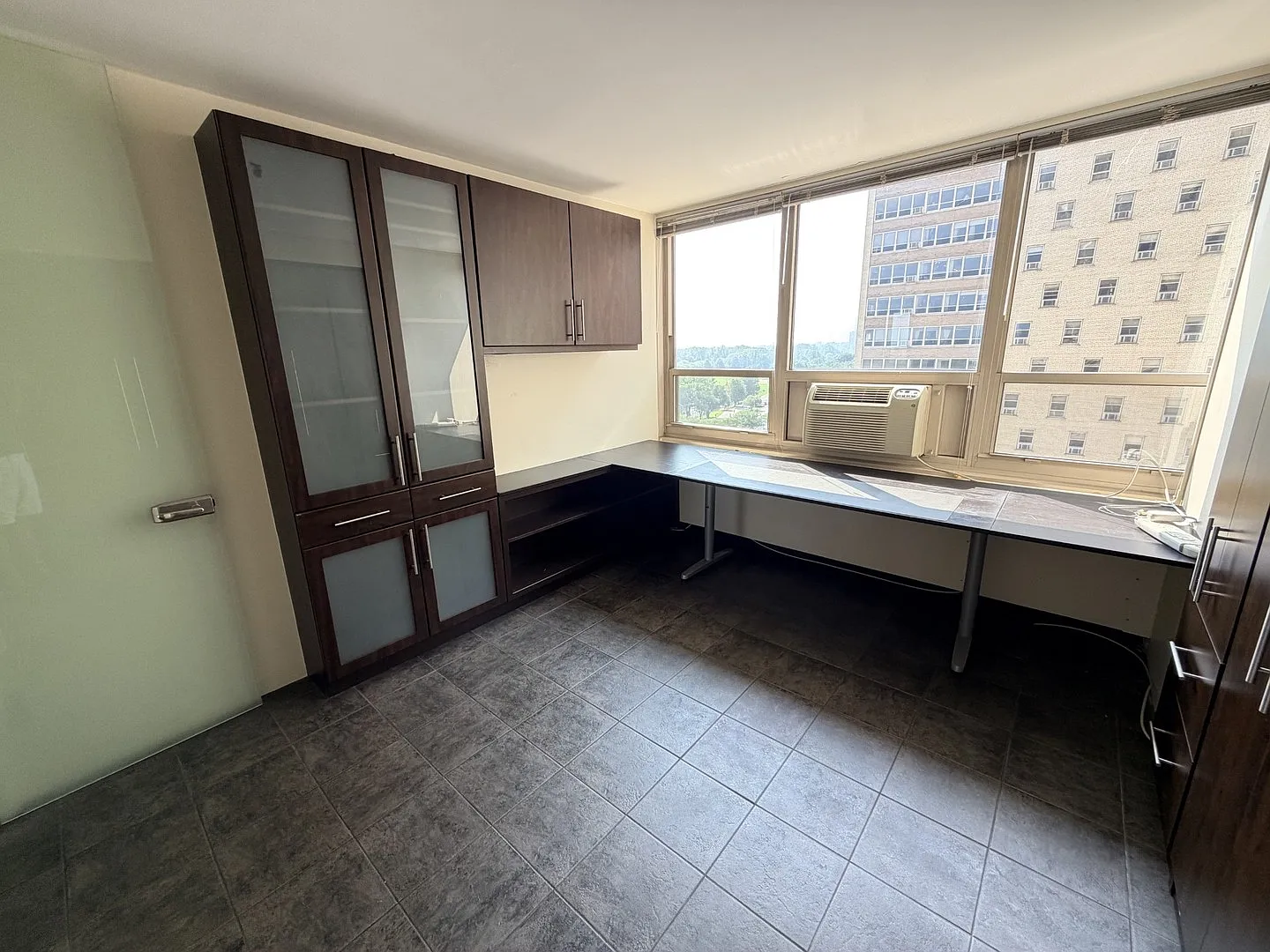 2 bed, 1.0 bath, 1000 sqft, $3,150 — Photo 3