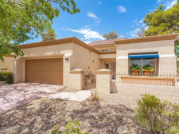 4th image of 2529 Desert Glen Dr