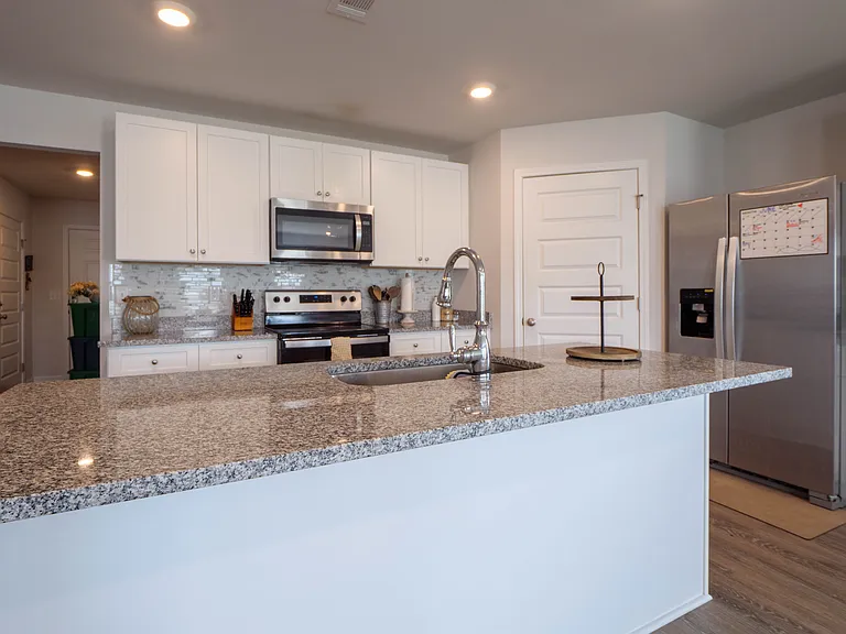 1716 Phillips Cir — Photo 10