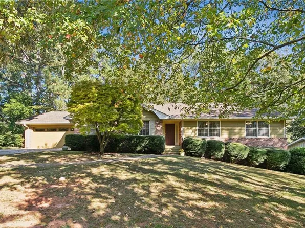 1996 Walton Woods Cir, Tucker, GA 30084