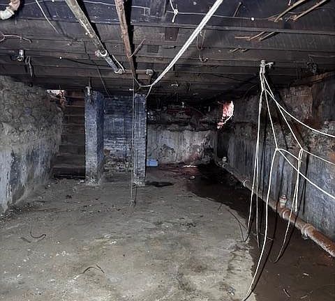 4th image of 1933 E Huntingdon St
