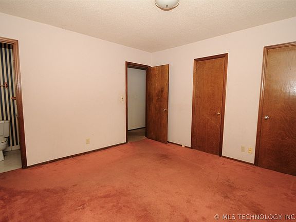 5th image of 1527 E 56th St