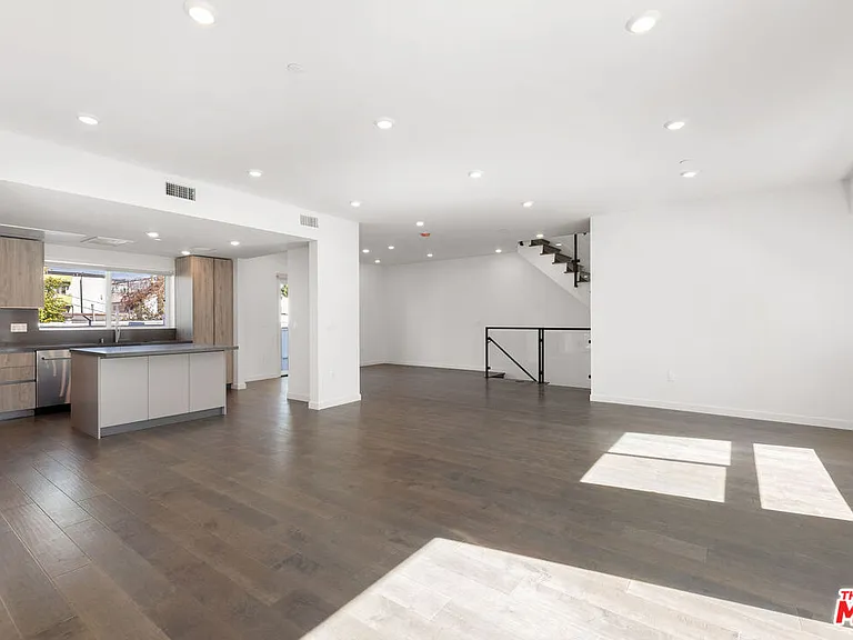 849 N Alta Vista Blvd — Photo 5