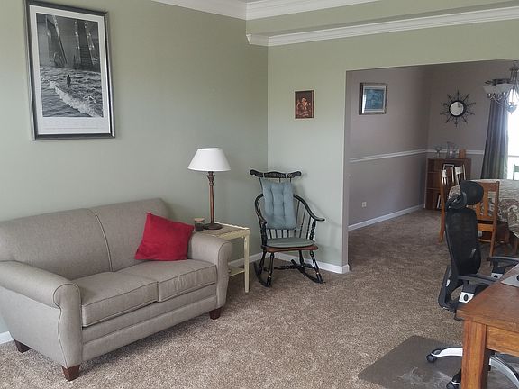 2nd image of 913 Butterfield Cir W