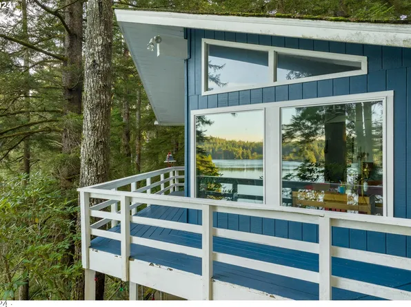 5323 Leavitt Loop, Florence, OR 97439