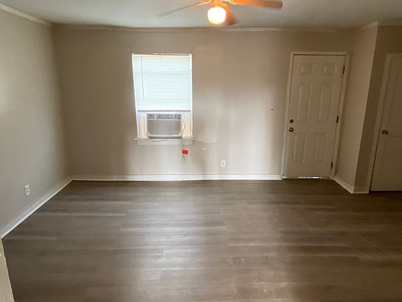 5th image of 2303 N Louis St #2305