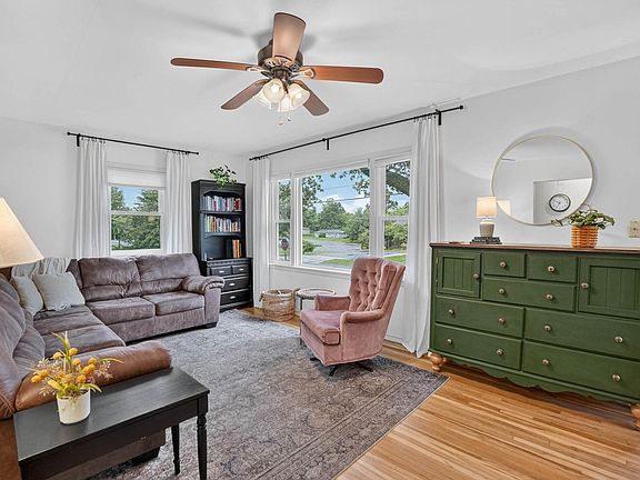 2nd image of 1453 Hammond Ave