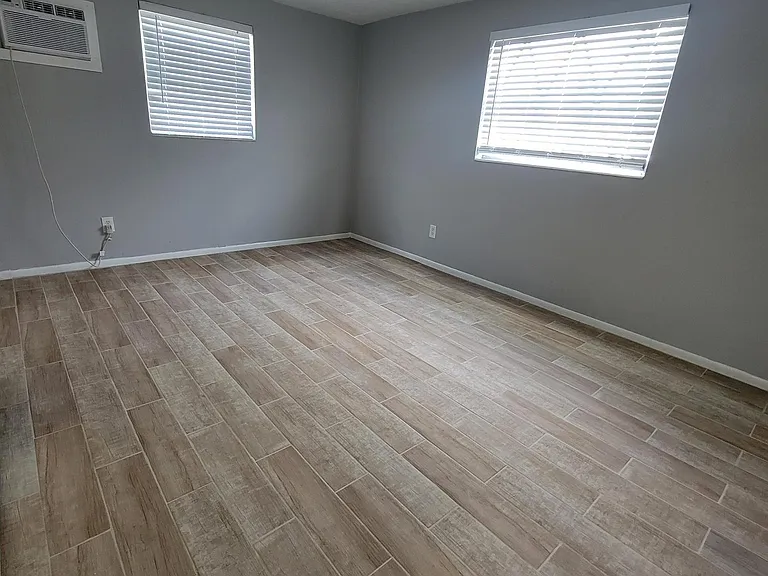 3723 Kingsbury Dr — Photo 7