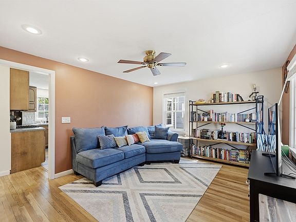 5th image of 182 Ely Ave