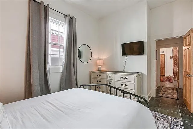 536 Jackson Ave — Photo 12