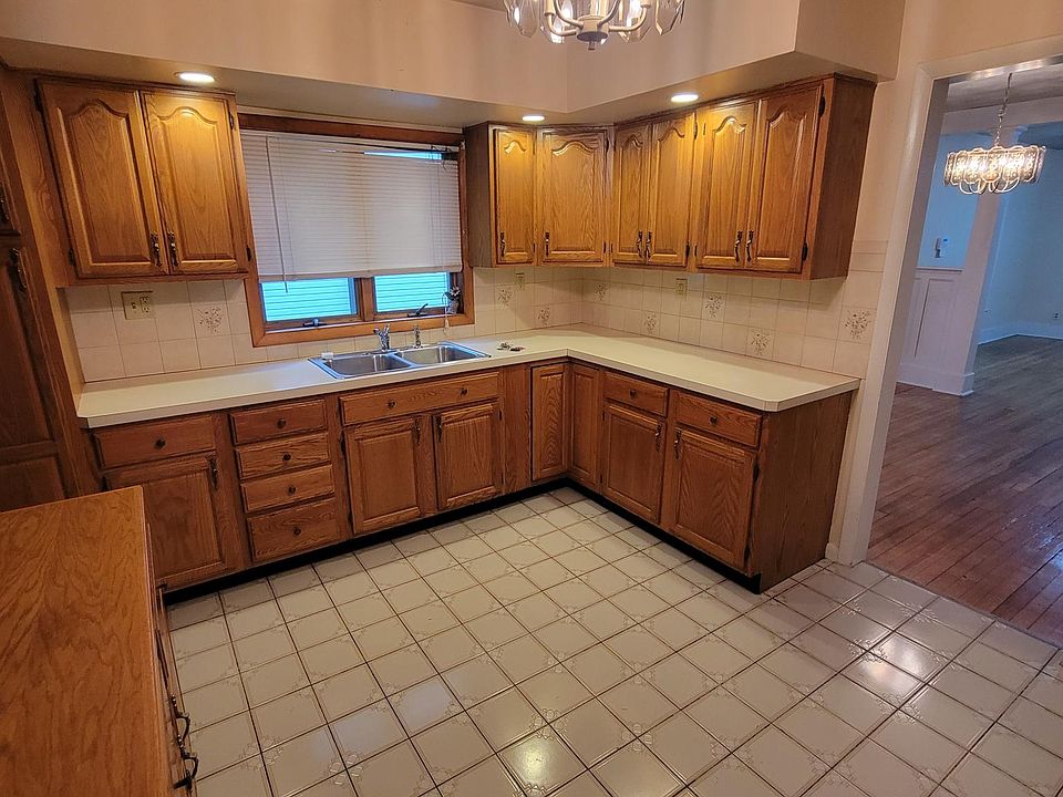 1st image of 52 Tompkins St #1