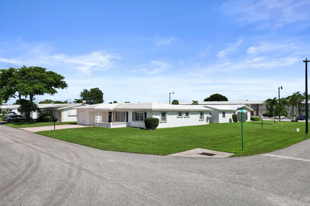 2700 NW 4TH Avenue, photo 3