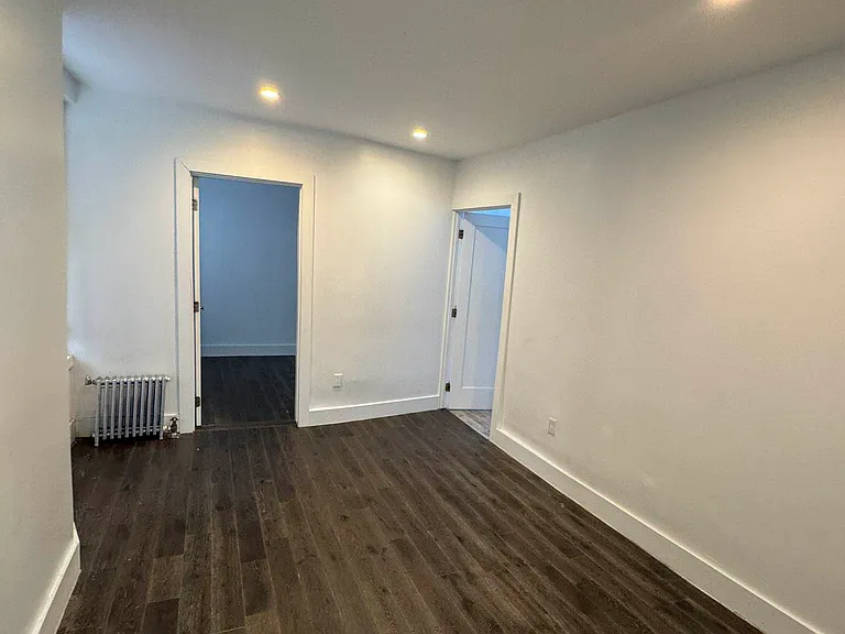 2228 Amsterdam Ave #2B — Photo 2