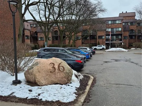 36 Hayhurst Rd #334, Brantford, ON N3R 6Y9