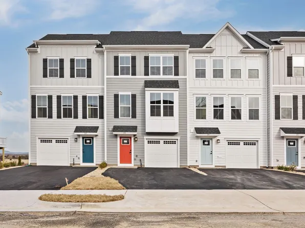 22 Iron Horse Ln, Fishersville, VA 22939