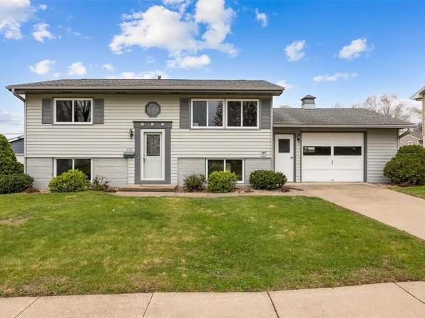 228 Lenora Dr NW, Cedar Rapids, IA 52405