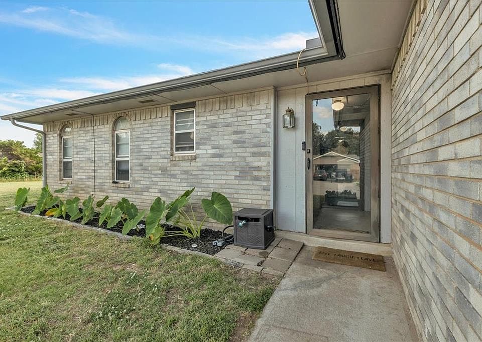 1st image of 412 Teakwood Ave