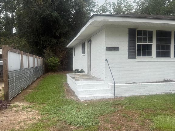 3rd image of 804 E Watson St