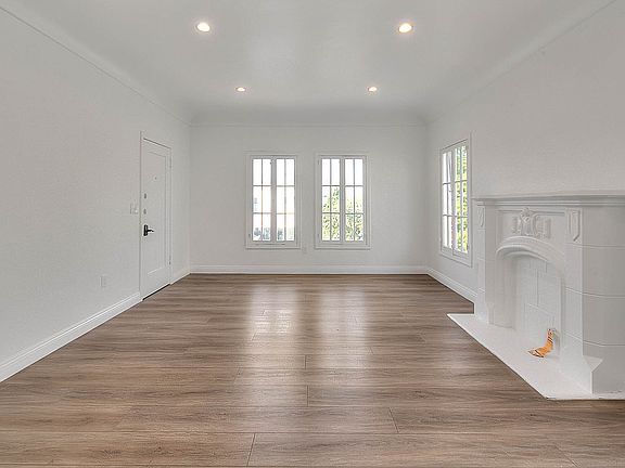 5th image of 1046 S Cloverdale Ave
