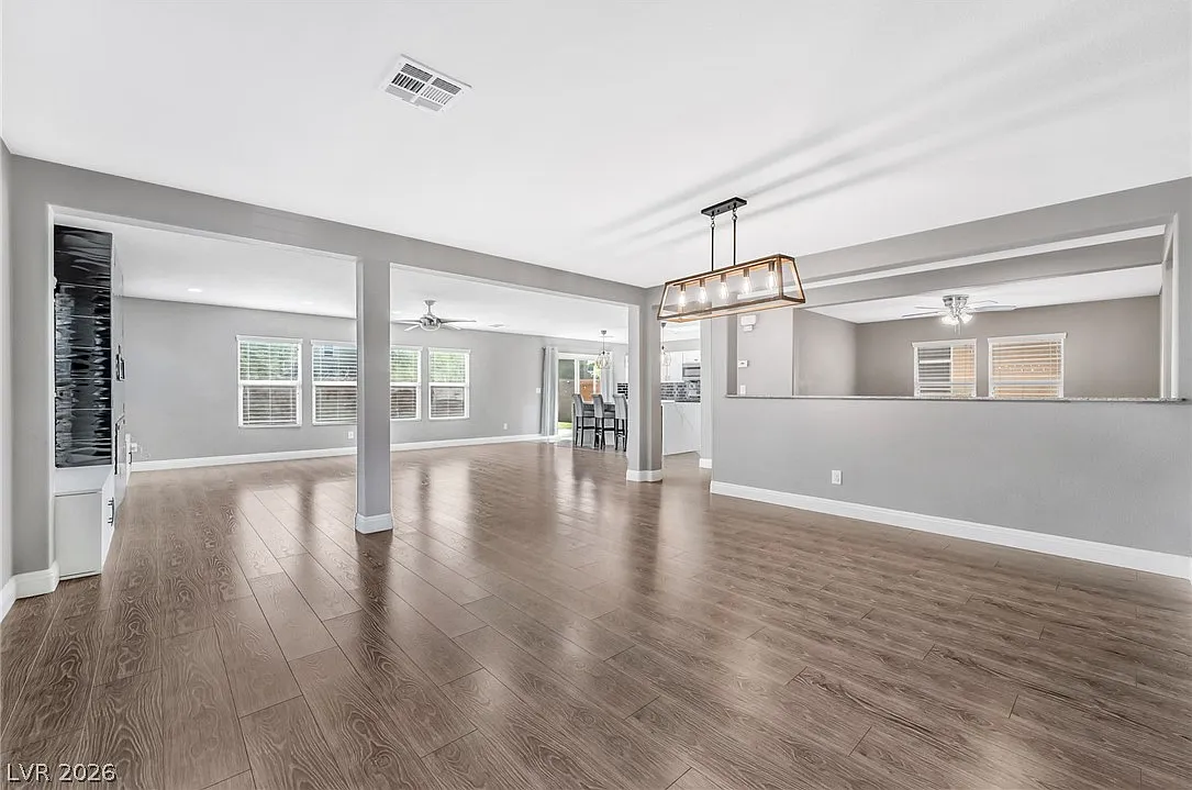 4 bed, 2.5 bath, 3055 sqft, $2,795 — Photo 3