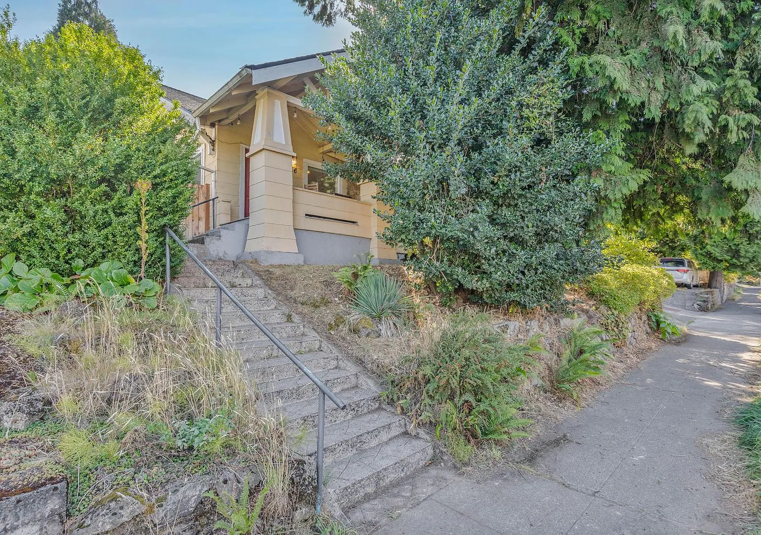 Charming 4-bdrm/2.5-bath Craftsman in Piedmont. Fireplace, AC, fenced backyard, garage, great loc... — Photo 1