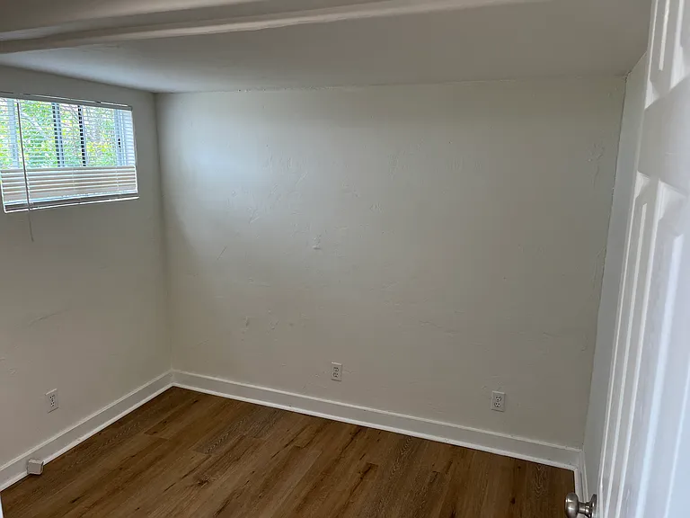 623 Hawthorne St — Photo 9