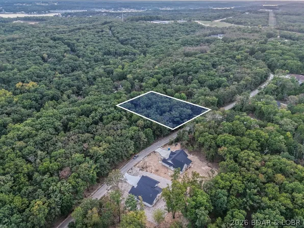 1330 Champion Dr, Sunrise Beach, MO 65079
