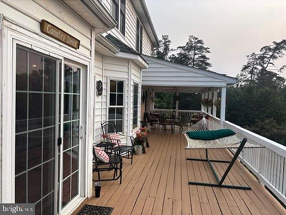 3rd image of 140 Woods Ridge Ln