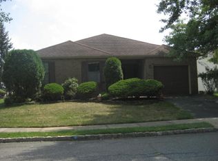 35 Peasley Dr, Marlboro, NJ 07746