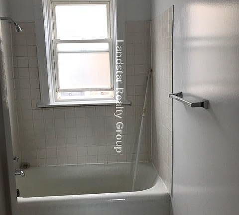 5th image of 4103 N Sacramento Ave #3