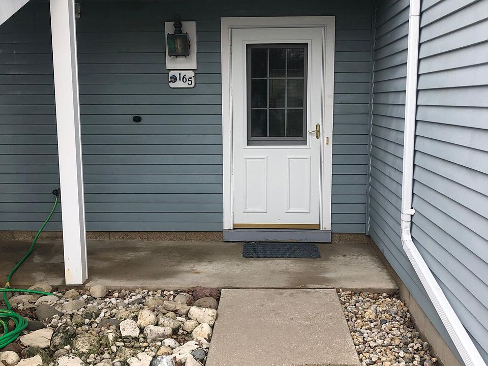 1st image of 300 Foxwood Dr