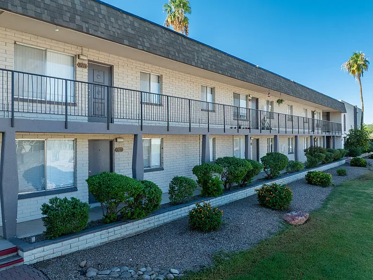 Waters Edge Apartments — Photo 17