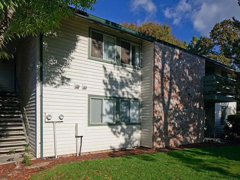 Amber Court Apartments — Photo 29