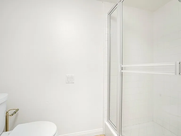 1655 Greenfield Ave #14 — Photo 22