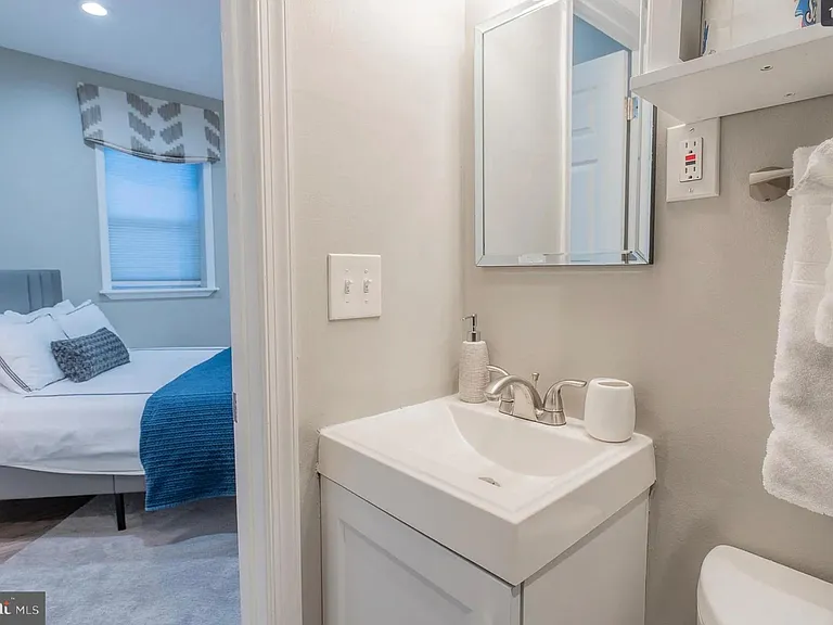 3221 Noble St #3 — Photo 17