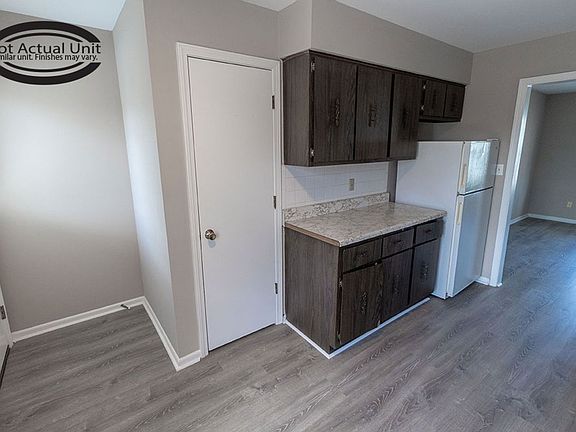 5th image of 2932 Leeway Dr APT D