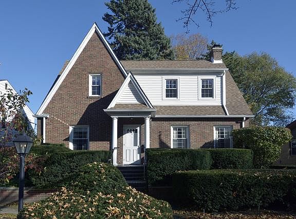 2nd image of 407 S I Oka Ave