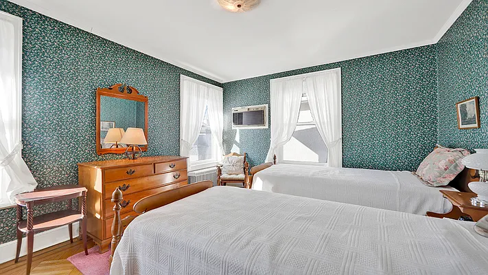 Sold by Remax Real Estate Professionals | media 20