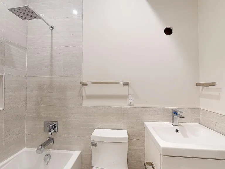 662 N 15th St #1 — Photo 11