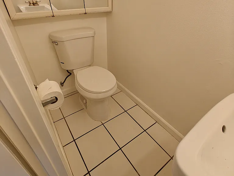 2022 Liberia Cir — Photo 5