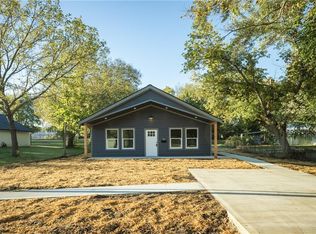 305 E Pacific St, Pacific, MO 64040