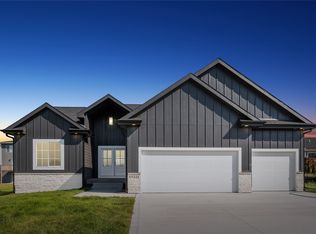 15221 Springbrook Trl, Urbandale, IA 50323