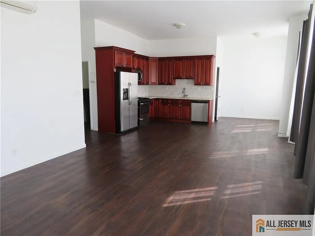 1 bed, 1.0 bath, 958 sqft, $2,275 — Photo 2