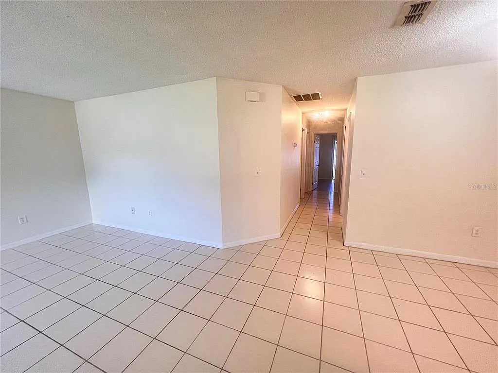 3 bed, 2.0 bath, 1169 sqft, $1,550 — Photo 2